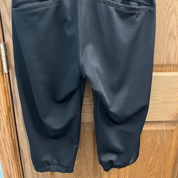 Women’s Under Armour softball pants size medium - Picture 2 of 3